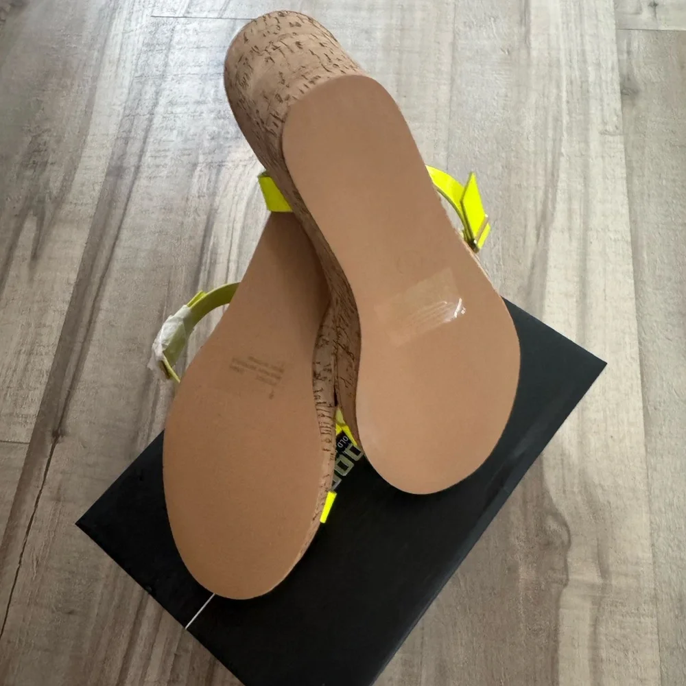 Women’s Cape Robbin Danyi Wedge Sandals - Picture 6 of 6
